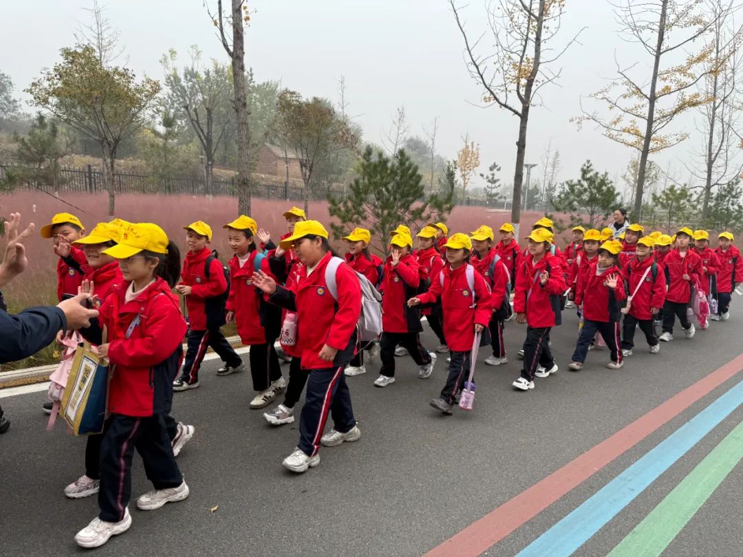 【紅旗渠精神營地】林州市第九小學(xué)二年級“探索人工天河 傳承紅色基因”研學(xué)實(shí)踐活動